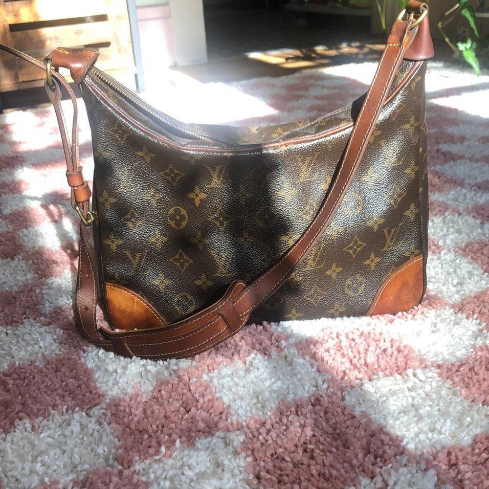 Authentic Louis Vuitton Boulogne Handbag Monogram Canvas 30